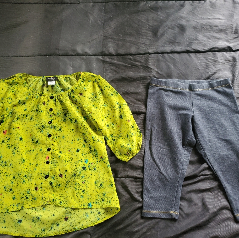 girl med capri leggings and bright splatter design top